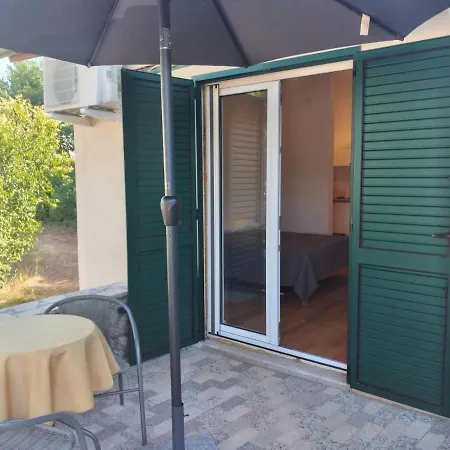 Apartmani Luni Premantura Buitenkant foto