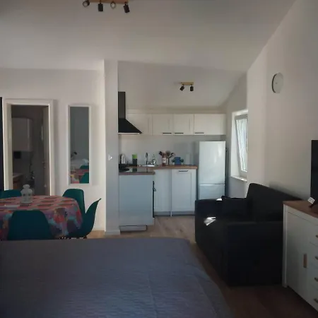 Apartmani Luni Premantura Buitenkant foto