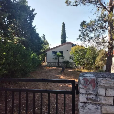 Apartmani Luni Premantura Buitenkant foto