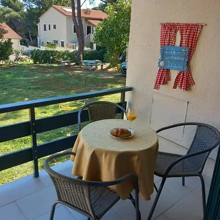 Apartmani Luni Premantura Buitenkant foto
