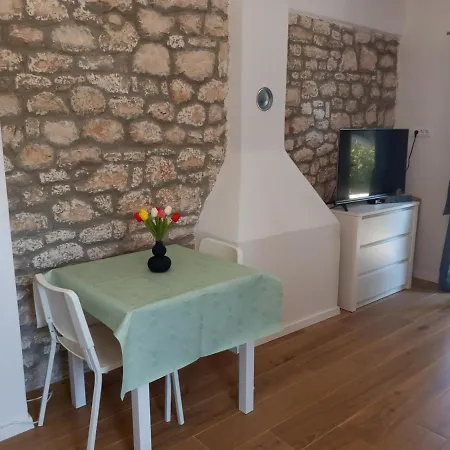 Apartmani Luni Premantura Buitenkant foto